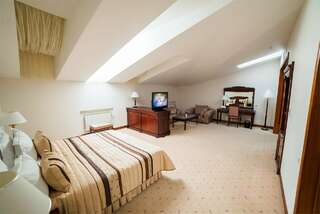 Гостиница Магистрат Томск Полулюкс Мансарда-1